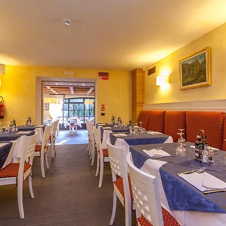 Lo Scoiattolo Szálloda 4*