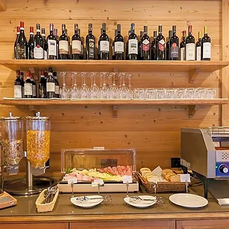 Hotel Lo Scoiattolo 4*