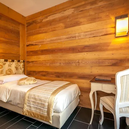 Hotel Lo Scoiattolo 4*