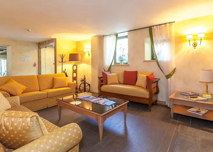 Ξενοδοχείο Lo Scoiattolo 4*